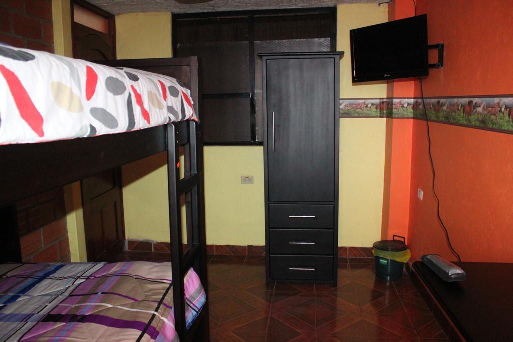 Hostel Sendero De Volcanes Latacunga Luaran gambar